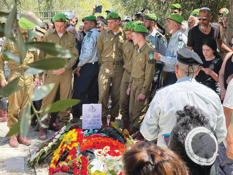 הלווייתו של עומר טביב (צילום: יואב איתיאל,שלומי גבאי)