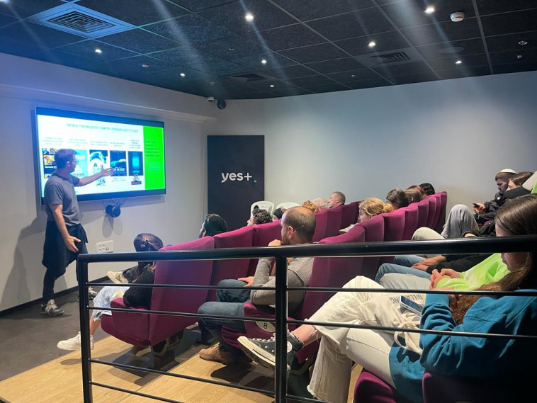 ''מרגש לפגוש יוצרים צעירים בתחילת דרכם''