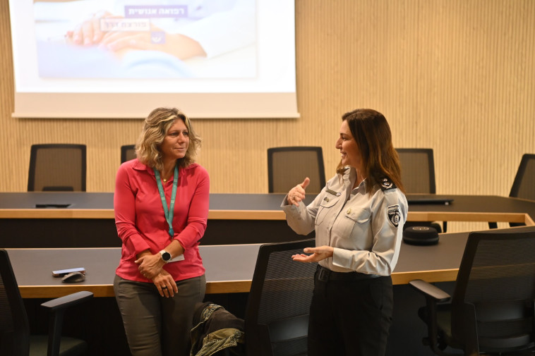 נציבת בתי הסוהר רב גונדר קטי פרי