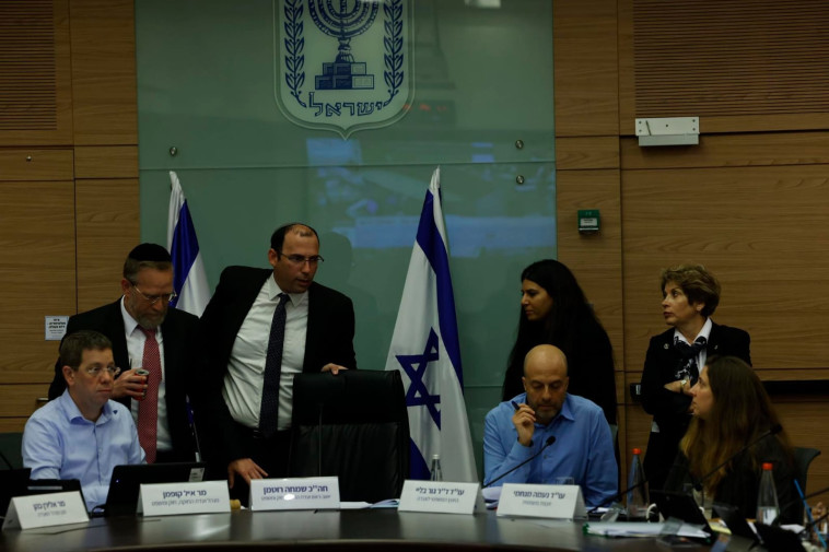 עימות נרשם בוועדת החוקה 