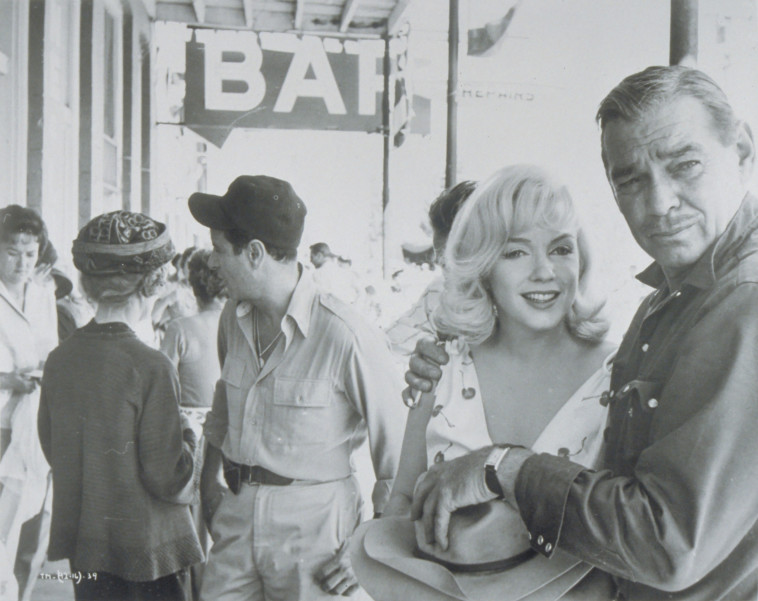 'יוצאי הדופן'