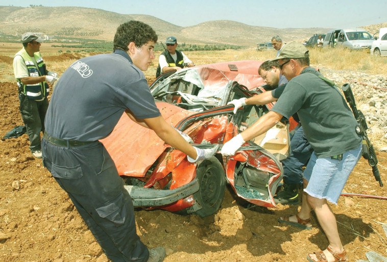 זירת פיגוע הירי בו נרצח שלום הר מלך ונפצעה לימור