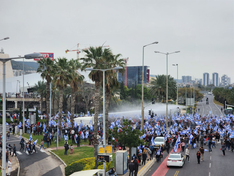 הפעלת המכת''זית בחיפה (צילום: דוברות המשטרה)