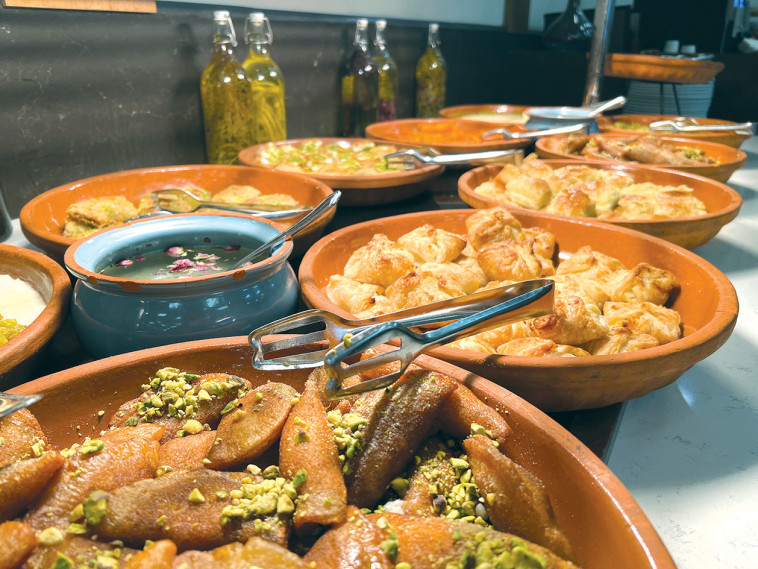 מאפים בארוחת הבוקר במלון רמדה אוליבייה