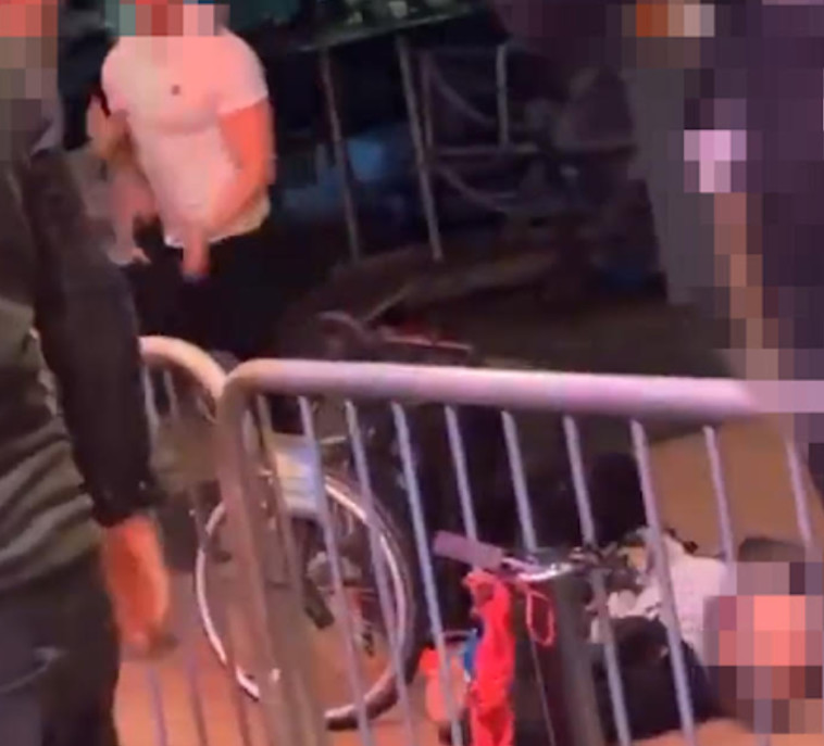 הותיר את הקורבן על הרצפה ועזב את המקום