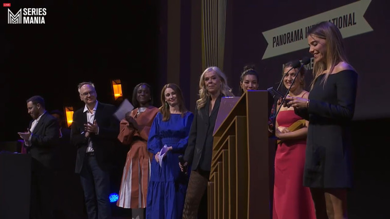 פרס השחקנית הראשית הטובה ביותר בסיריס מאניה הוענק לרותם סלע וגל מלכה (צילום: יח''צ)