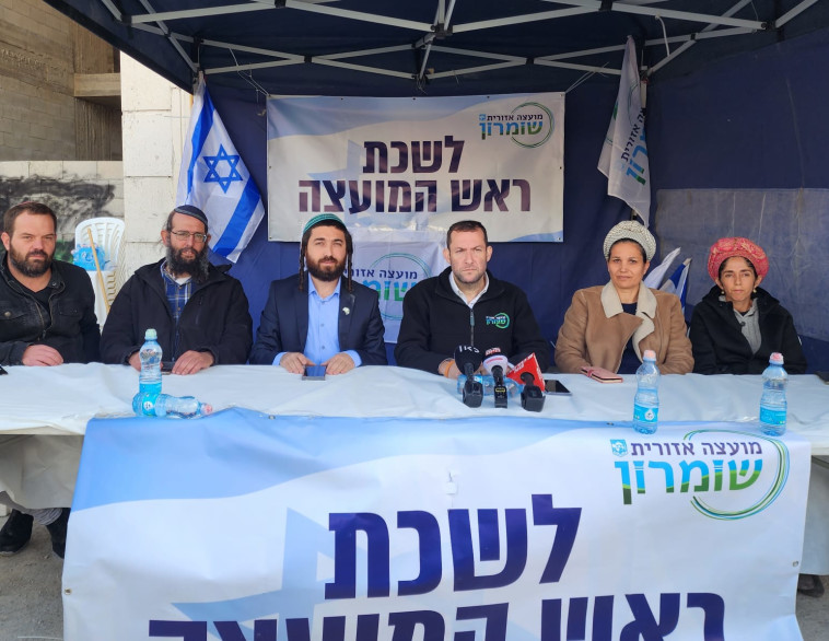 לשכתו של יוסי דגן בחווארה