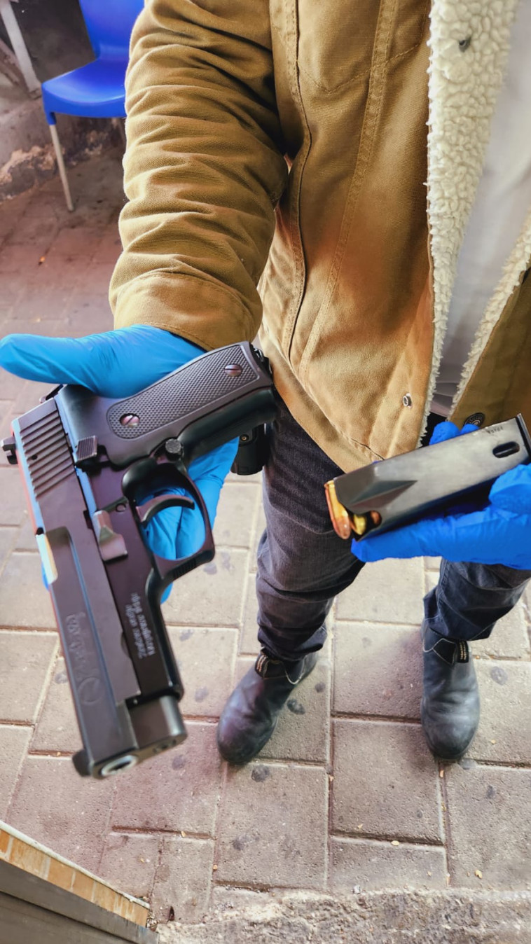 האקדח שנשא החשוד