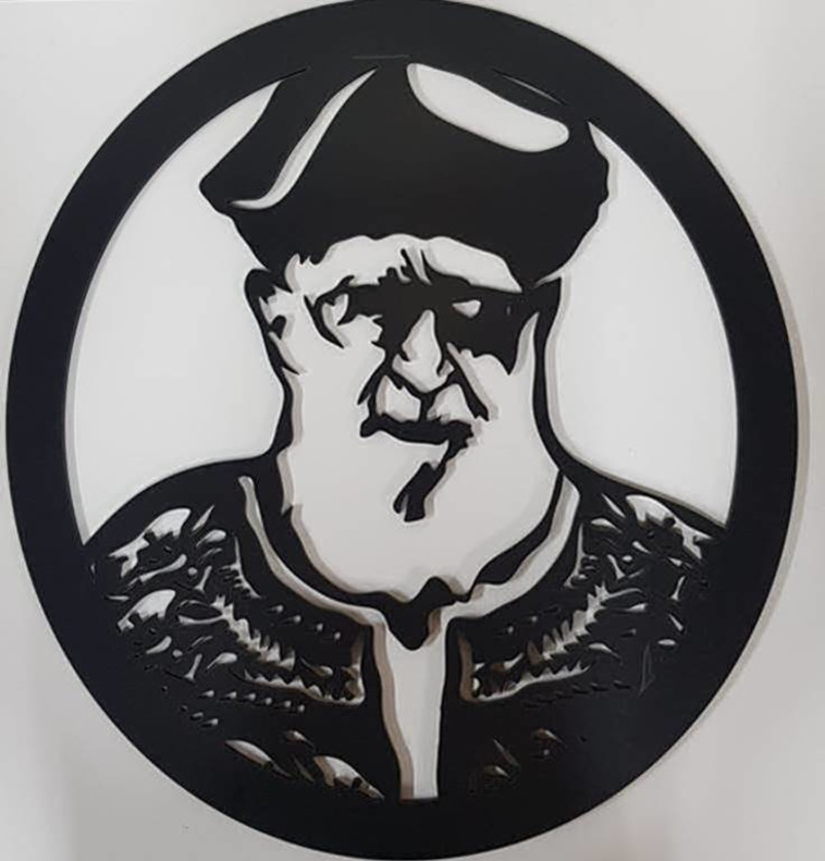  תמונה של הרב עובדיה יוסף זצ''ל בחיתוכי לייזר משוק ראש העין