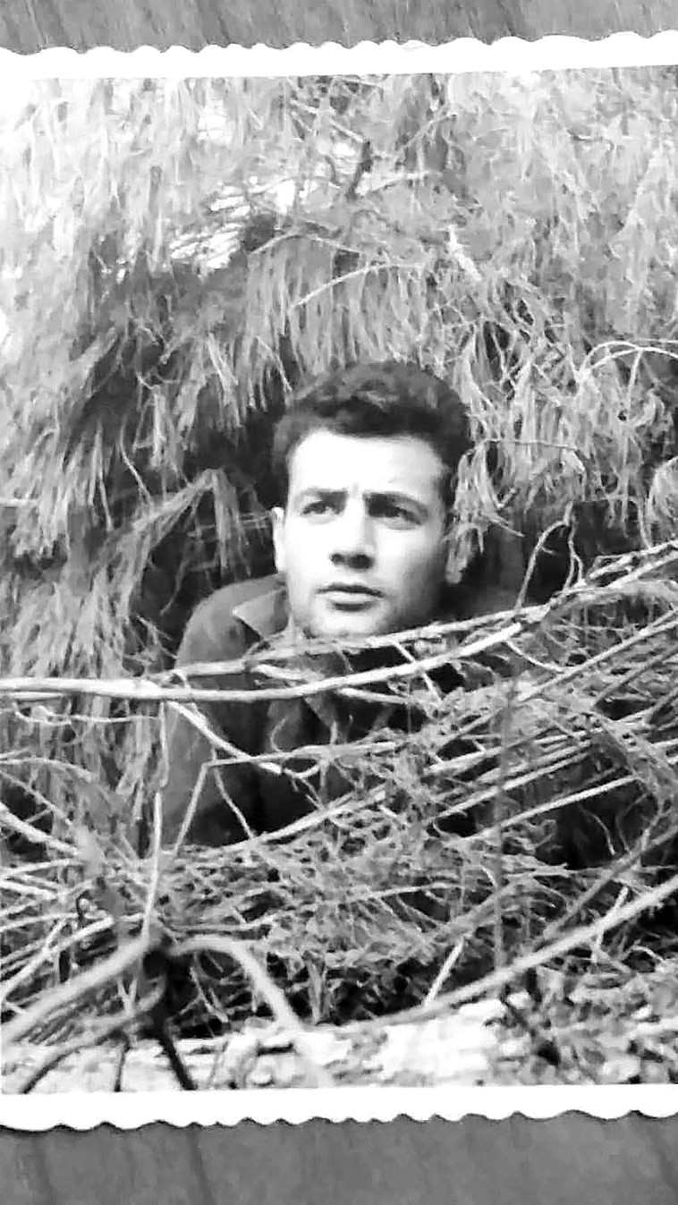 אלי עמיר בצעירותו