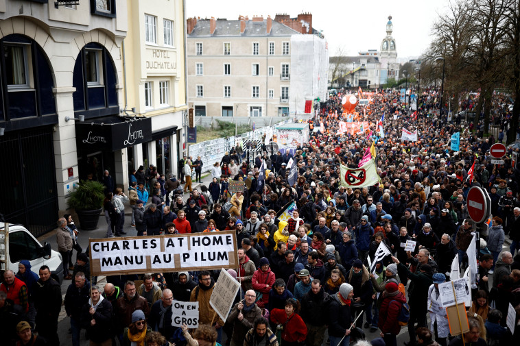 מחאת הפנסיות בצרפת  (צילום: רויטרס)