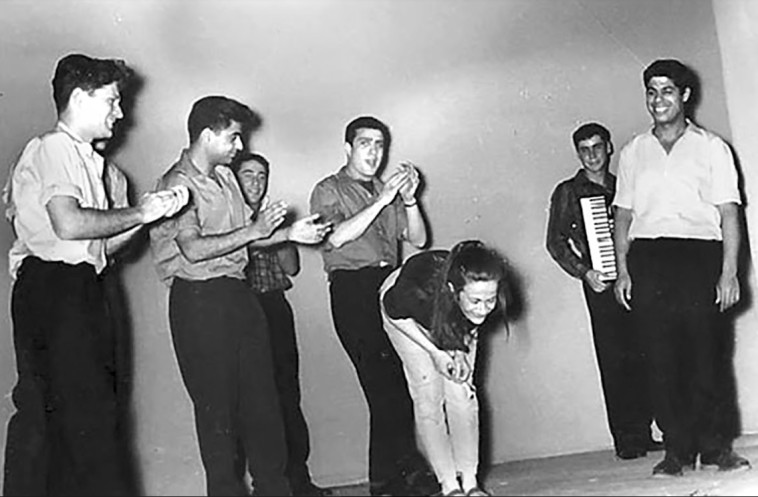 הופעה של התרנגולים עם נעמי פולני