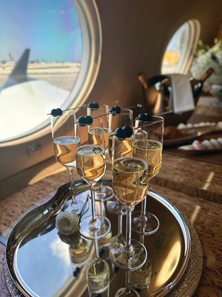 שמפניה בזמן המראה