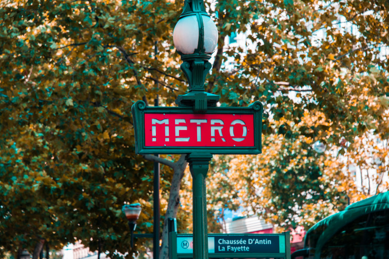 The metro sign in Paris (Photo: Ingeimage)