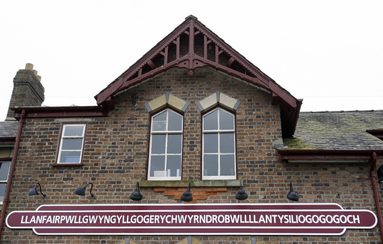 Llanfairpwllgwyngyllgogerychwyrndrobwllllantysiliogogogoch (צילום: גטיאימג'ס)