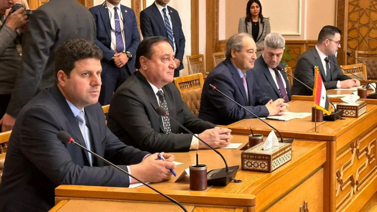 שר החוץ של סוריה בביקור מדיני בקהיר