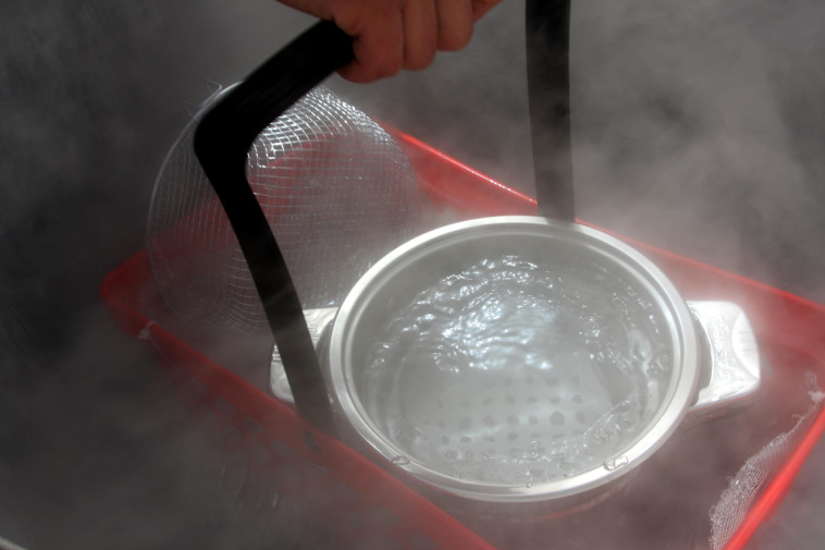 הכשרת כלים לפסח בירושלים