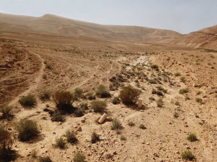 צילום רחפן המציג את אבני המיל במקום חשיפתן בנגב