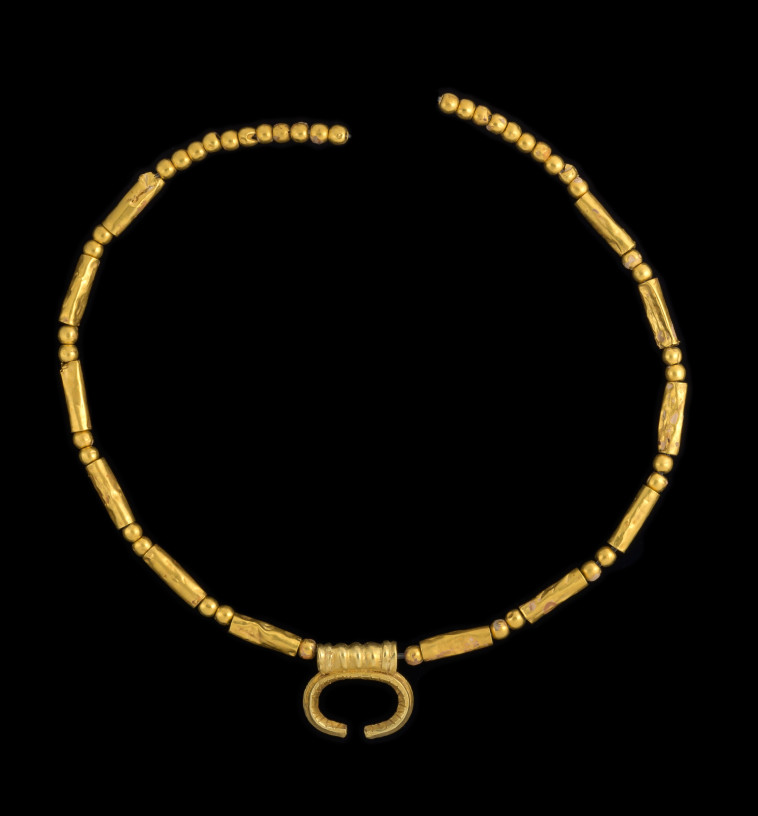 שרשרת הזהב (צילום: דפנה גזית, רשות העתיקות)