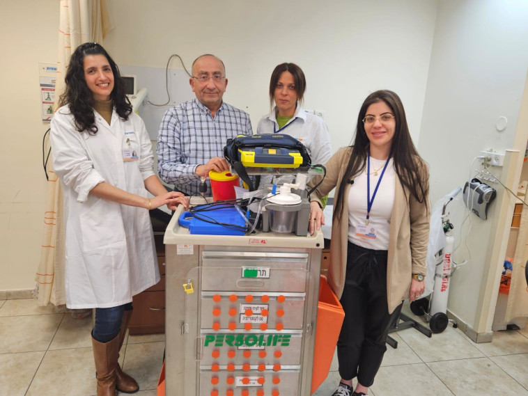 ליאת אדרי וליאור בר לב, מזכירות המרפאה, ד''ר סימר לב, רופא, שרה אלבוים, אחות