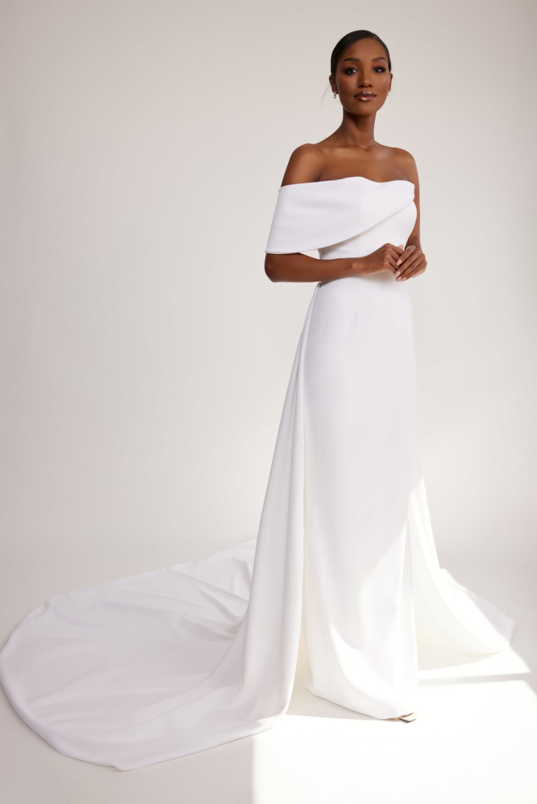 טיטי איינאו בשמלה ראשונה של בית האופנה מרגוט