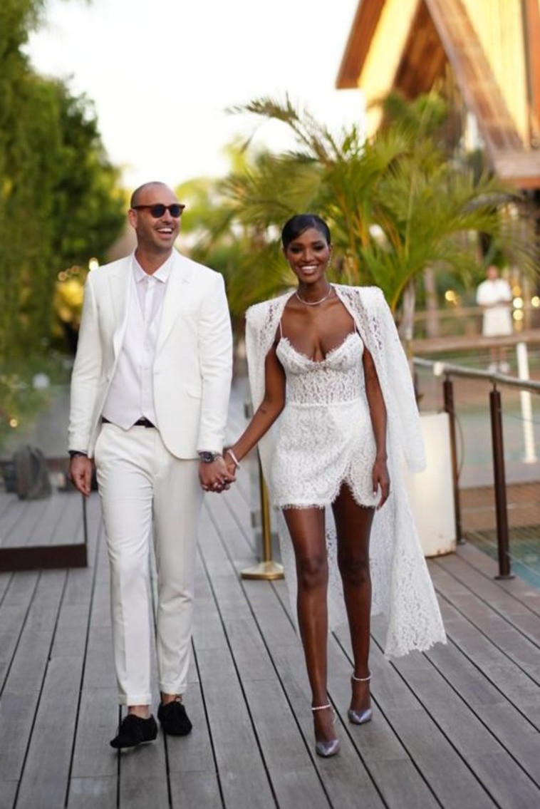 השמלה השלישית של טיטי איינאו