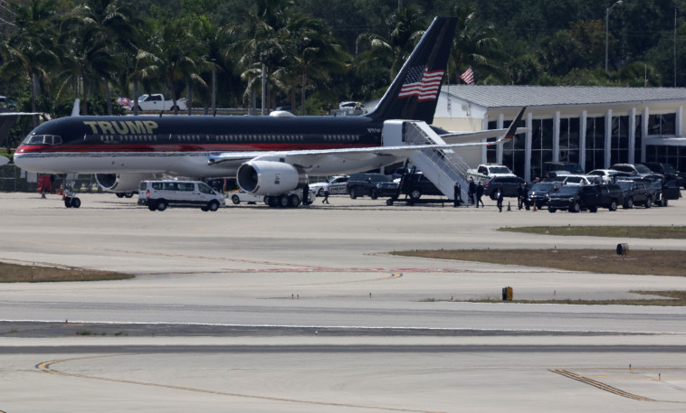 מטוסו הפרטי של טראמפ בשדה התעופה בניו יורק לקראת הגשת כתב האישום (צילום: Alex Wong Getty Images)