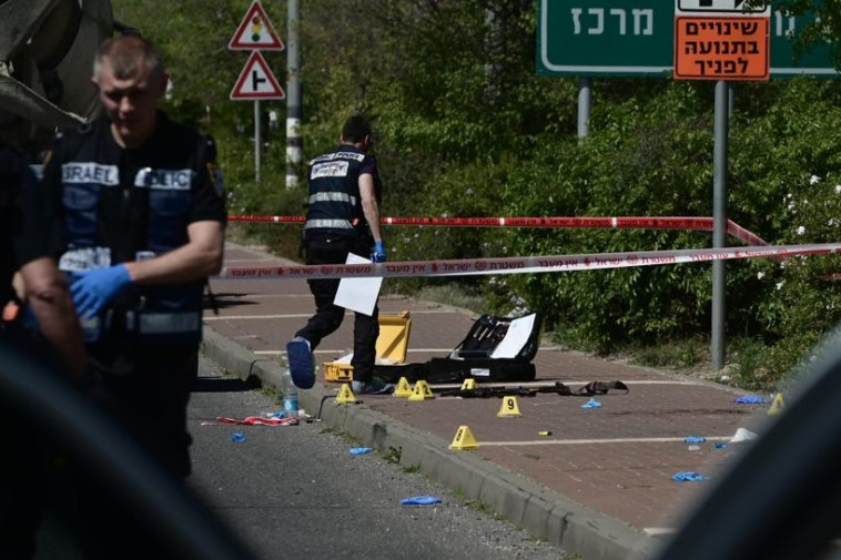 זירת הפיגוע סמוך לצומת צריפין