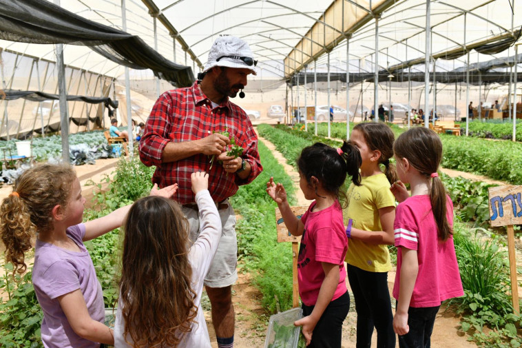 פסח חקלאי ב'חוות בין השיטין' במושב חצבה