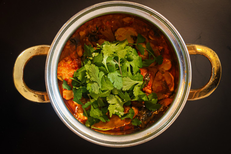 ביצי דג קרפיון ברוטב חריימה חריף