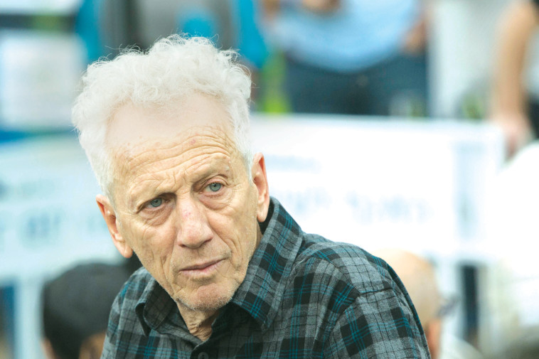 מוני מושונוב