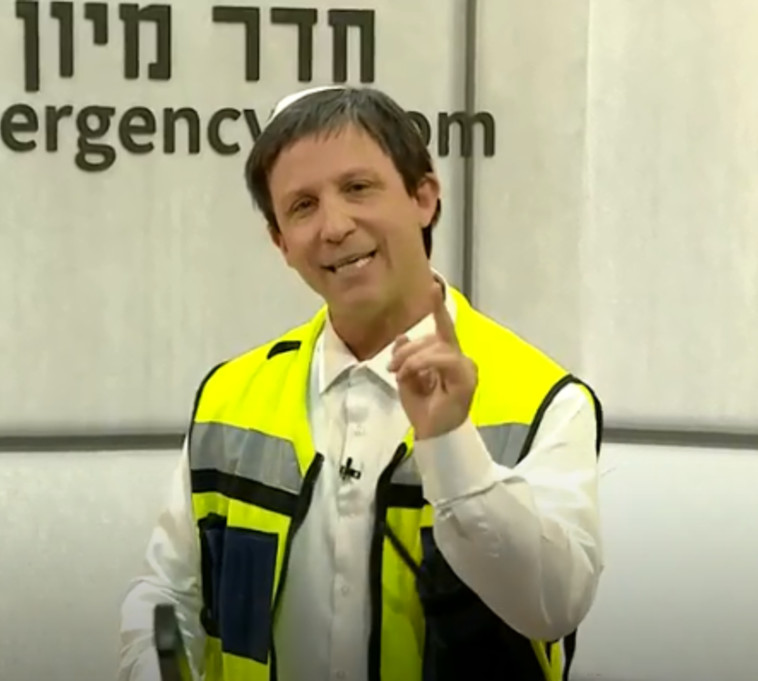 ראובן בכניסה לבית החולים, ארץ נהדרת