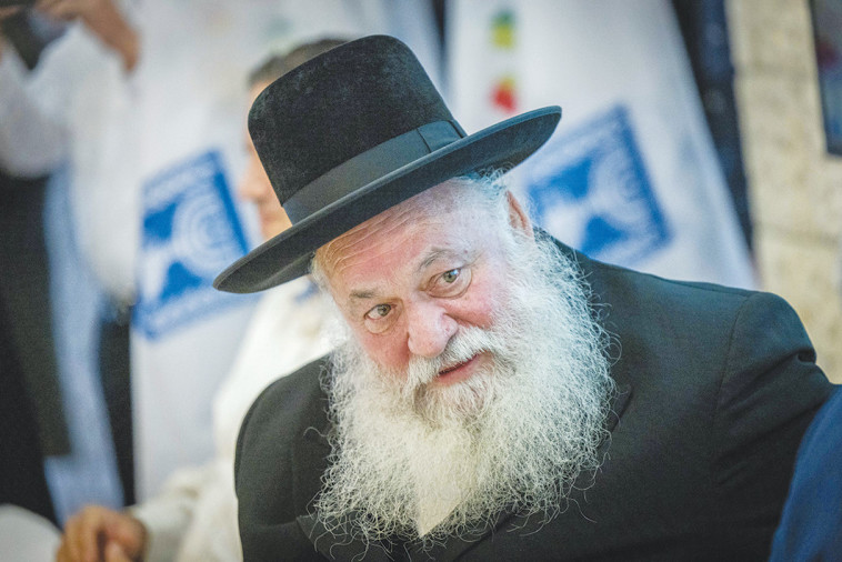 שר השיכון, יצחק גולדקנופף