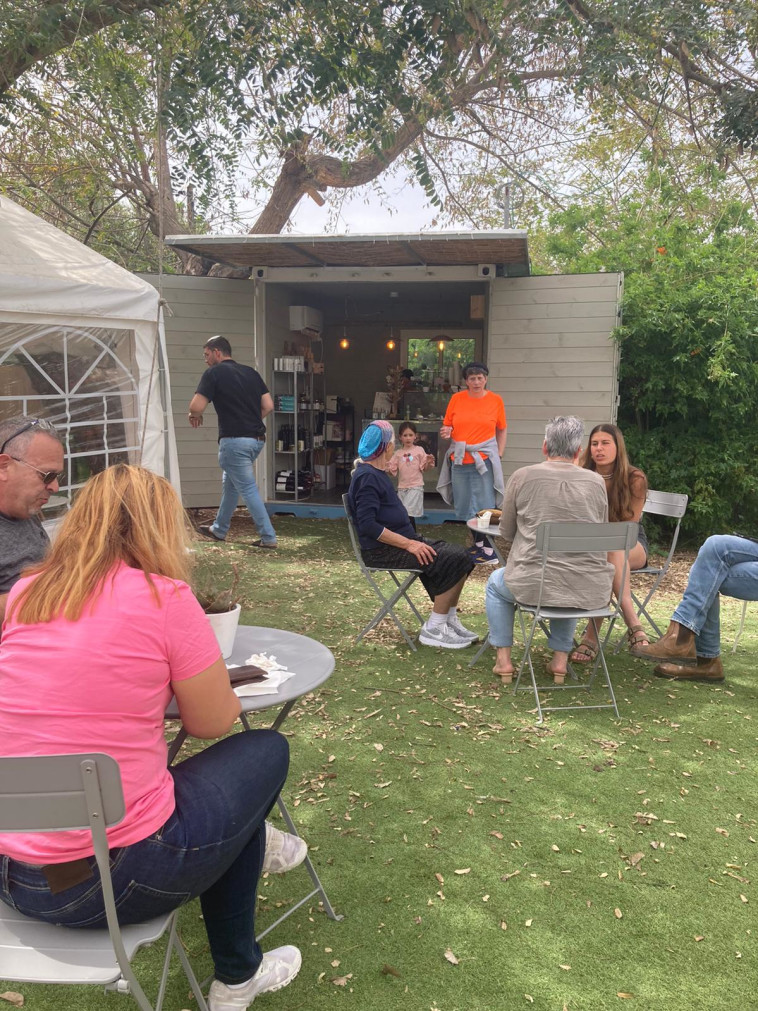 גלידריית תוצרת הגולן מושב אבני איתן