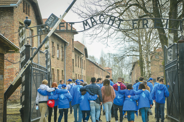 המסע לפולין, למצולמים אין קשר לנאמר בכתבה