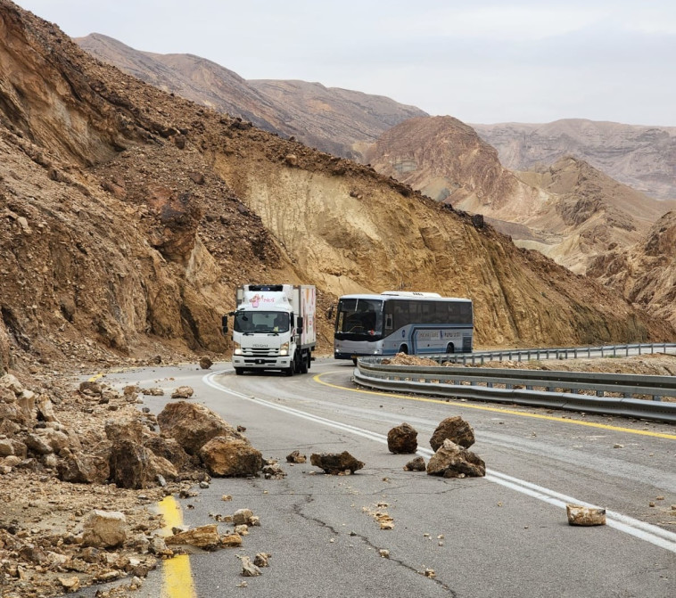 שיטפונות בכביש 90 מנחל פארן