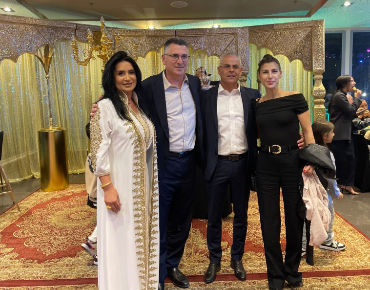 גדעון סער ורעייתו גאולה, במימונה של חכ״ל מישל בוסקילה ורעייתו רונית באשקלון