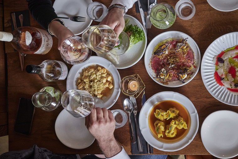 פותחים שולחן תל א-וין