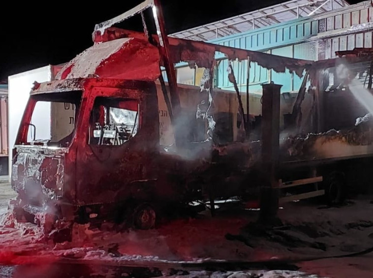 משאית נשרפה באזור הגליל (צילום: דוברות כב''ה צפון)