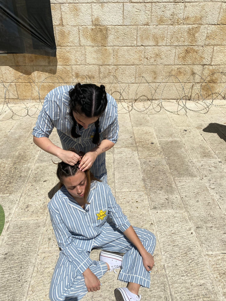 מיצג השואה בכיכר ספרא