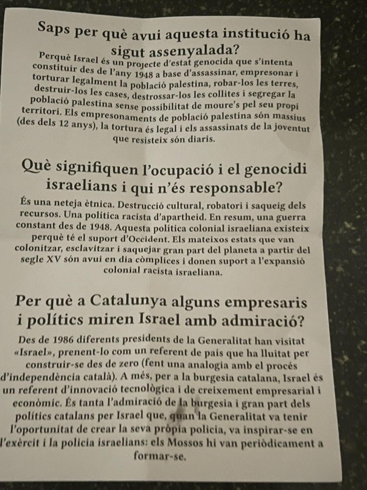 הדף שהשאירו הונדליסטים לאחר השחתת בית הכנסת בברצלונה