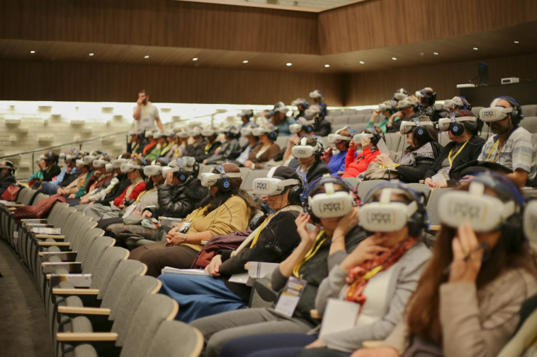מסע למחנה ההשמדה אושוויץ בירקנאו באמצעות משקפי מציאות מדומה