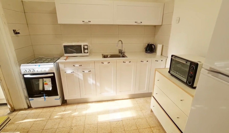 מטבח ששופץ על-ידי ''סיירת השיפוצים'' לקשישים וניצולי שואה