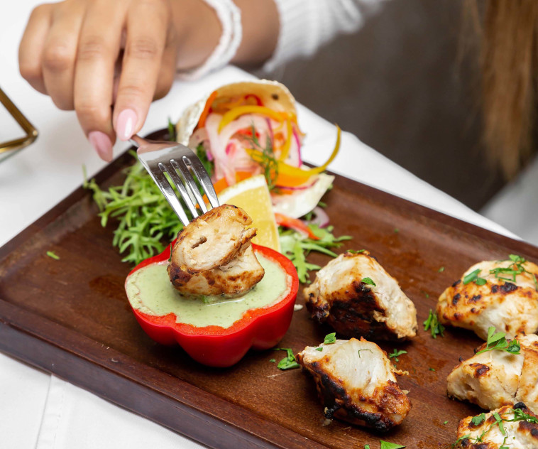 עיזבו קערות- פשוט תגישו בפלפלים מרוקנים