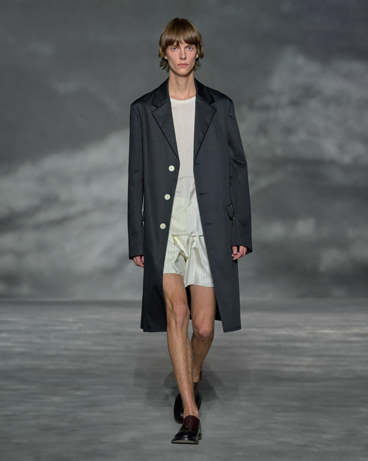 קו הגברים של לנוון ל- AMOR