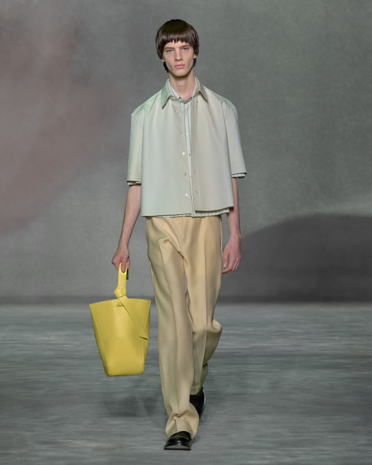 קו הגברים של לנוון ל- AMOR