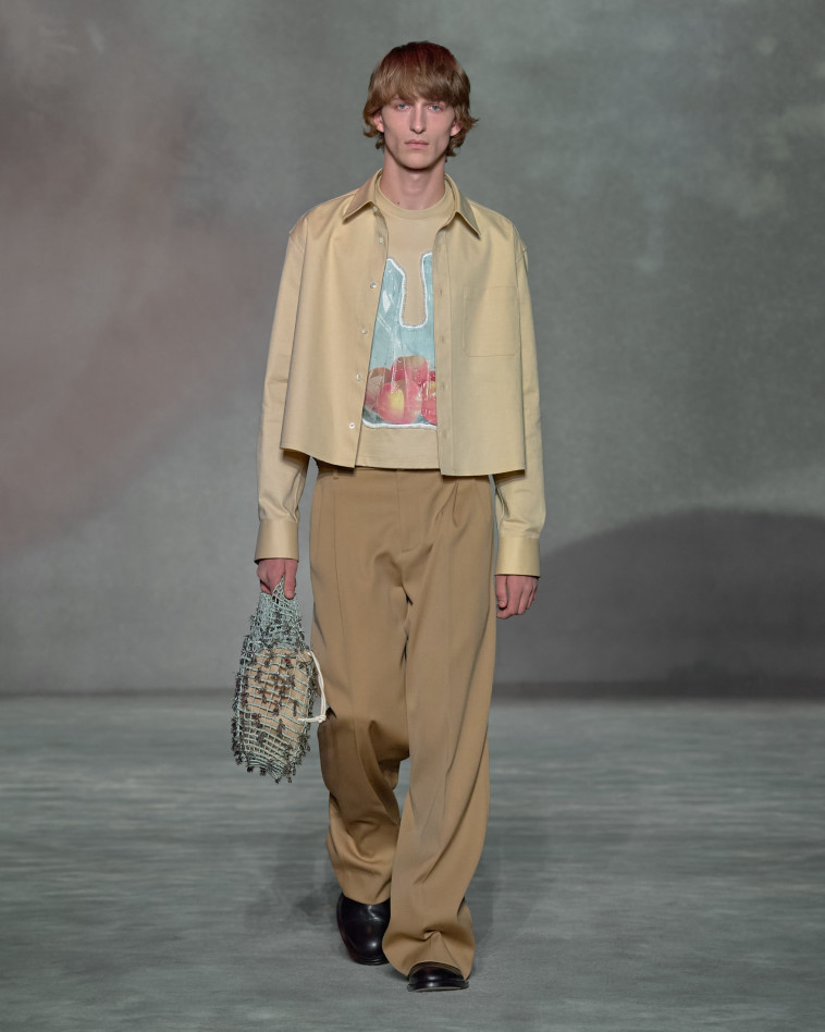 קו הגברים של לנוון ל- AMOR