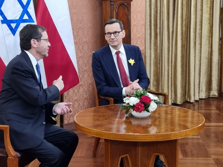 יצחק הרצוג בפגישה עם מטאוש מורבייצקי