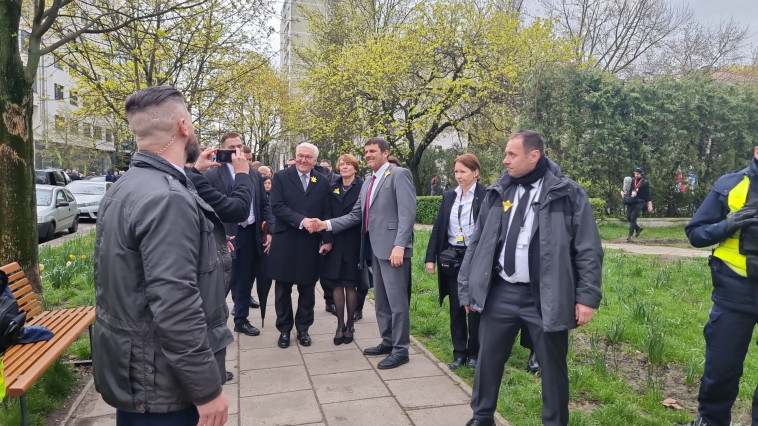 יצחק הרצוג ופרנק ואלטר שטיינמאייר באתר הבונקר של מרדכי אנילביץ