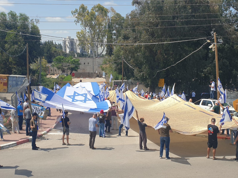 מילואימניקים הקימו מגדל והפגינו מול בית הנשיא